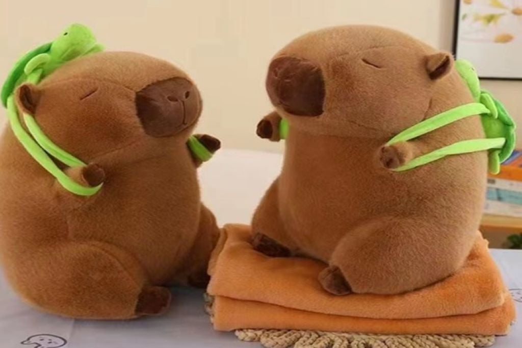 М'яка іграшка Капібара з пледом 45 см L1123 Китай