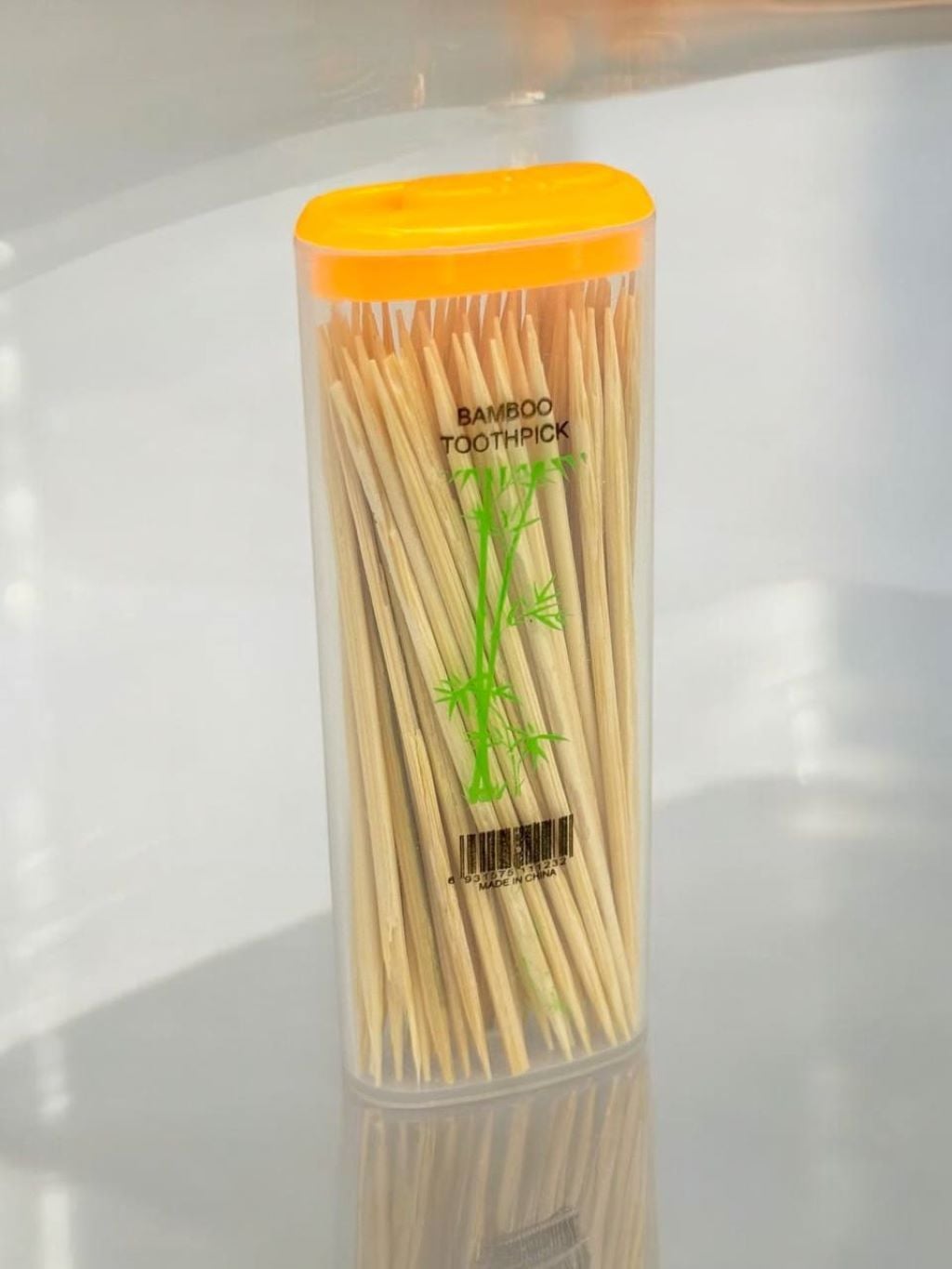 Зубочистки 6см бамбукові в пластиковому контейнері A334 Китай