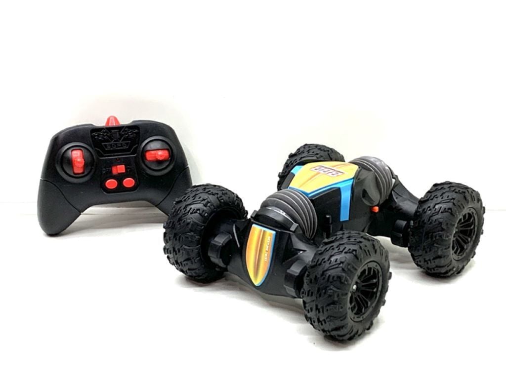 Машина на р/к акум 3.7 V пульт 2.4 Ghz браслет USB в коробці 27*20,5*10см  CV8818-88BB Китай