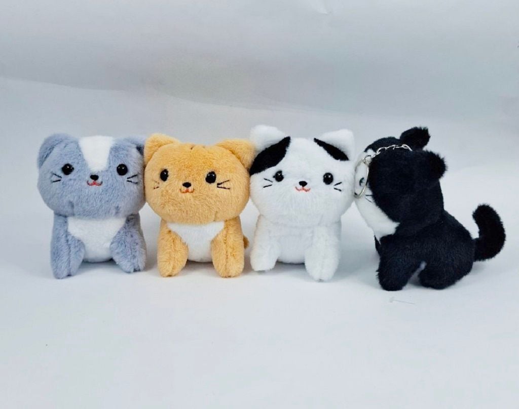 Брелок Кіт 12см тканина стрижене хутро мікс видів сидить 098201 Сонечко