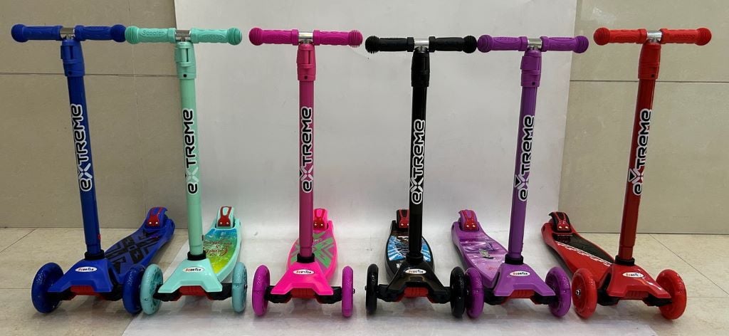 Самокат 4-х колісний два спереду два з заду  Scooter MAXI колеса PU світяться, з малюнком у пакеті SC25222 Extreme