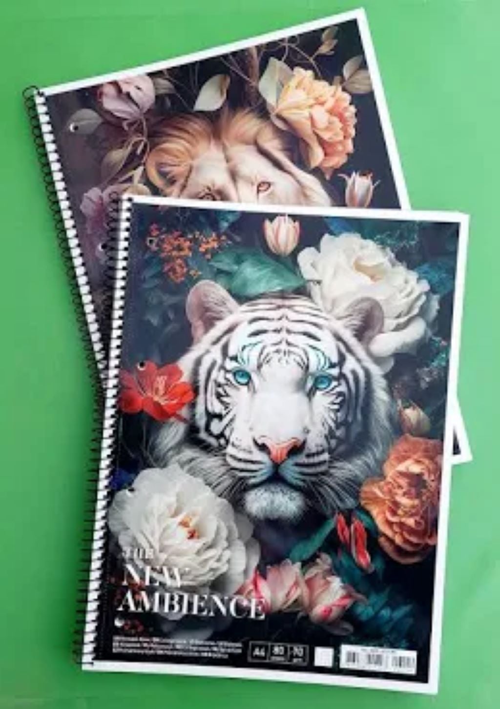 Зошит А4 80арк клітинка коледж блок з малюнком на спіралі УФ лак A4-080-6519K Школярик