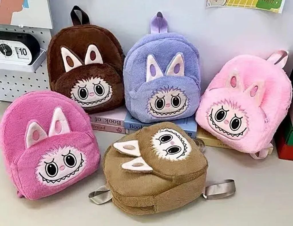 Рюкзак Labubu м'який 28см 2 відділи на змійці хутро мікс кол в пакеті M18652 Китай