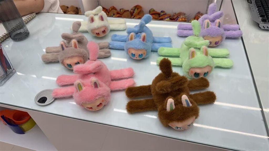 М'яка іграшка Лабубу браслет на руку рухомий хвостик і крила 23см M19502 Китай