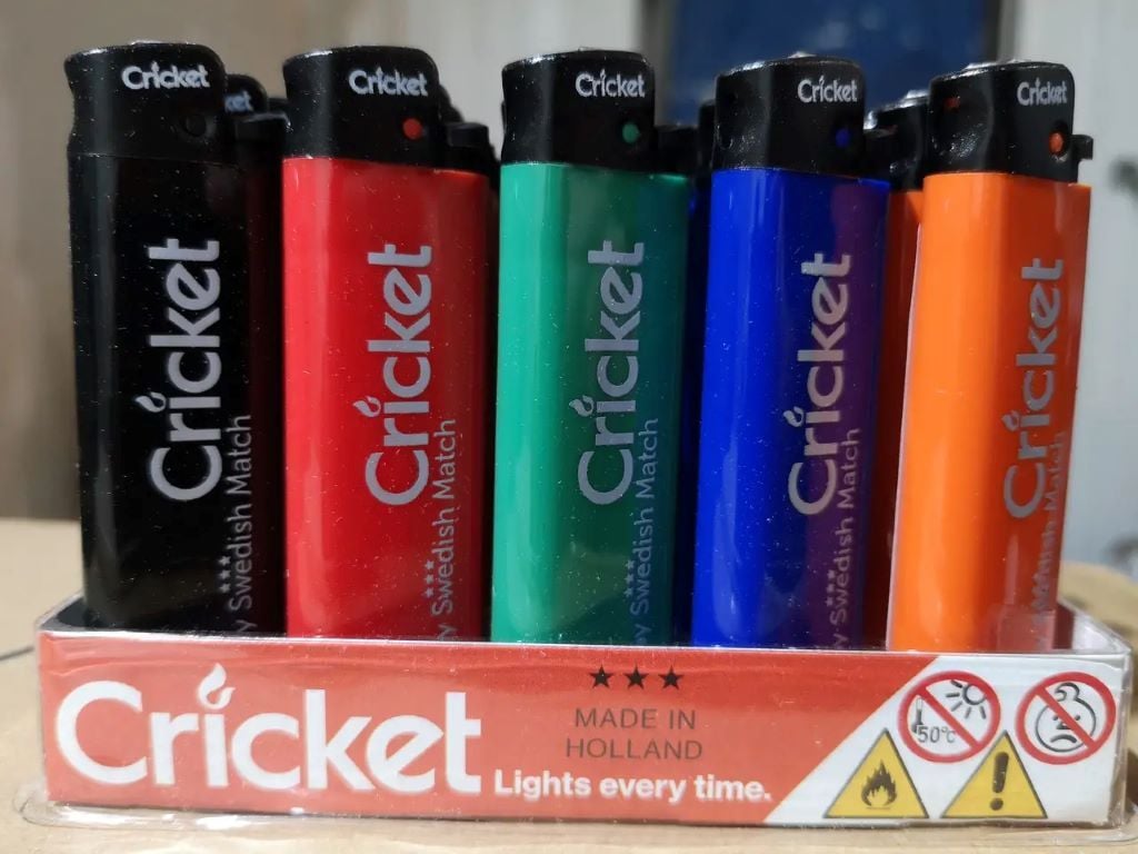 Запальничка Cricket пластик мікс кольорів UN1057 Cricket