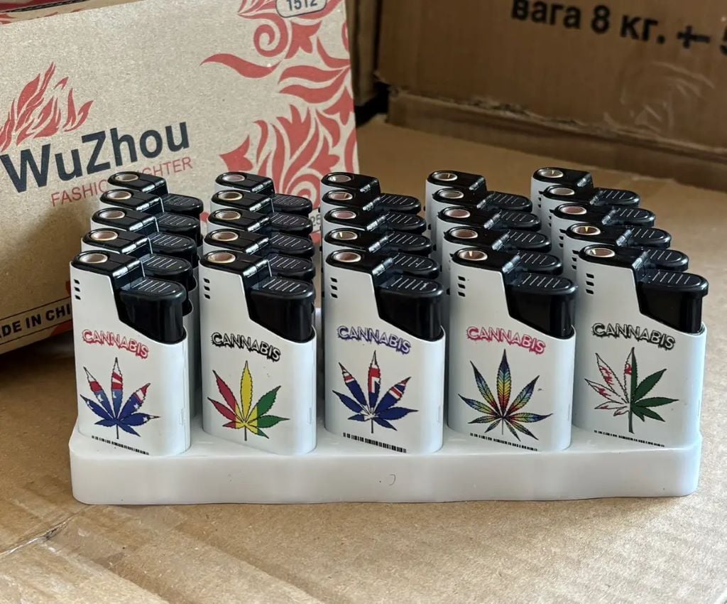 Запальничка Cannabis металева мікс кольорів 1512 WuZhou