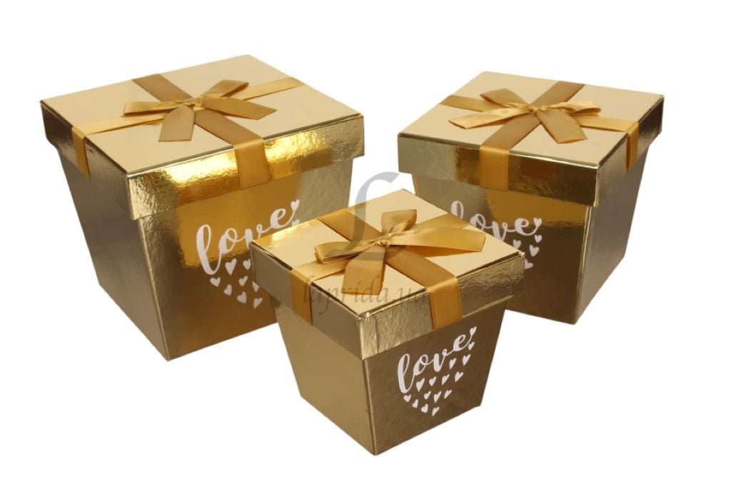 Коробка подарункова картонна Love 19*19*17см золота W1671/1 La-prida
