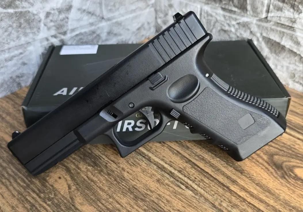 Пістолет металевий на пулях у коробці 24*17*5см ZM17 К