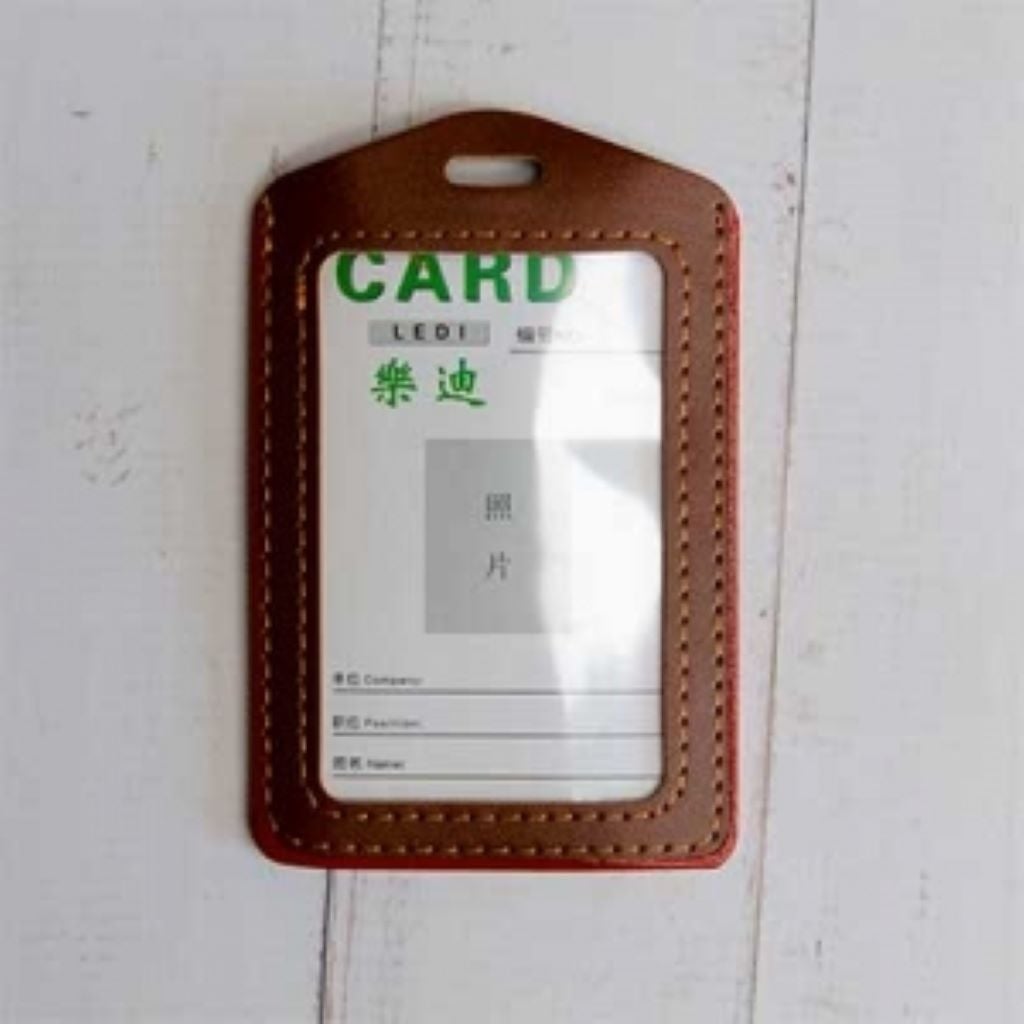 Бейджик вертикальний шкірзам коричневий без шнурка 103021 Україна