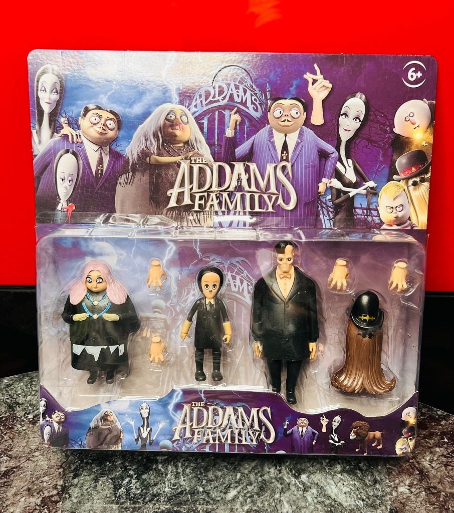 Мультгерої родина Адамсів 4 фігурки на планшеті 30*30см 860032 К