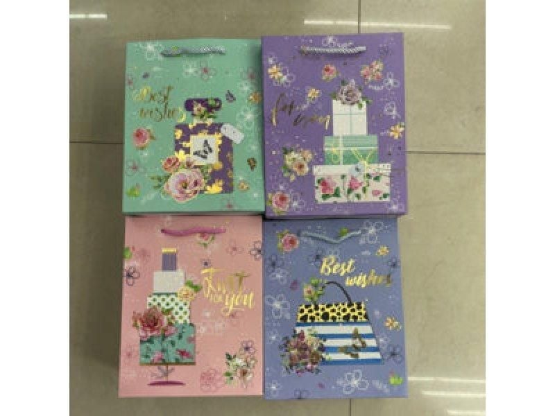 Пакет подарунковий 23*18*10 папір мікс видів 930C-1 К