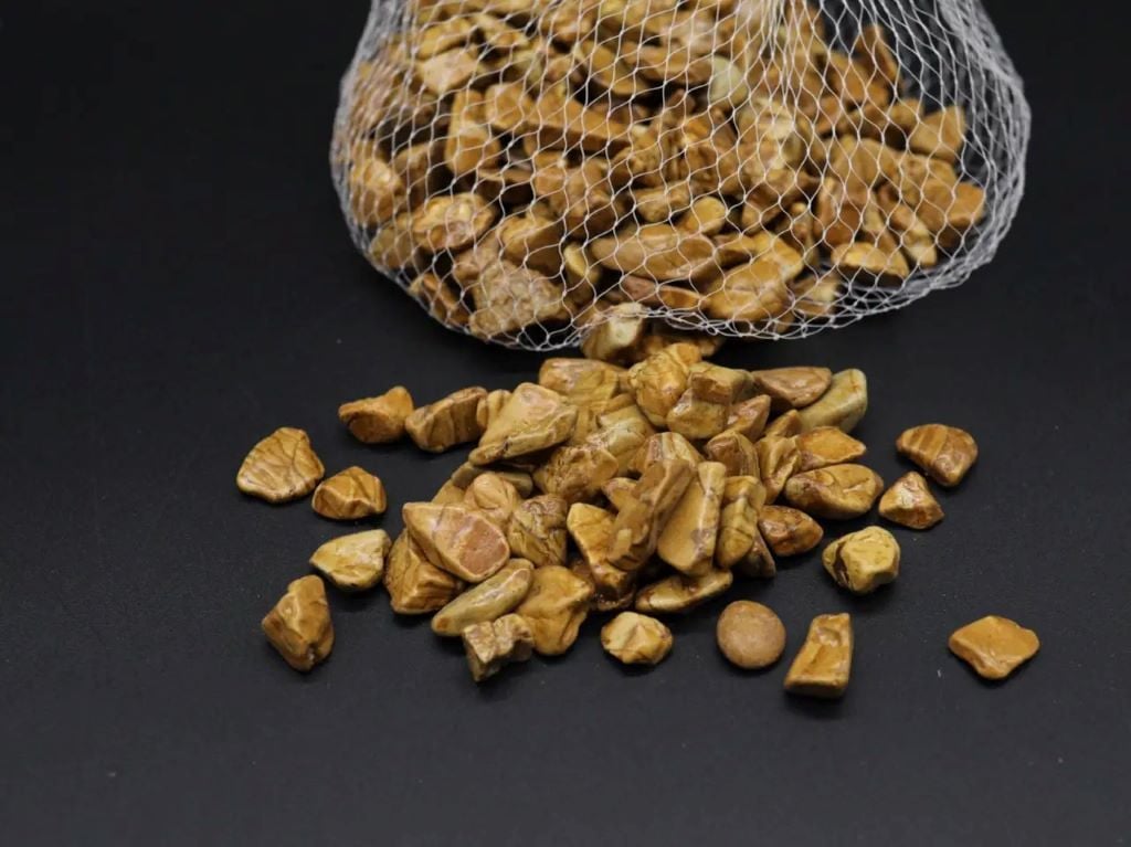 Камінь 500г коричневий подрібнений полірований великий фракція до 2см у сітці KM-044 Китай