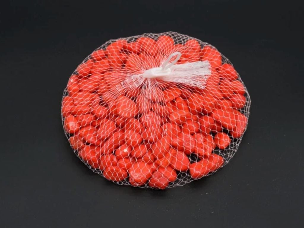 Камінь 500г червоні подрібнений полірований великий фракція до 2см у сітці KM-047 Китай